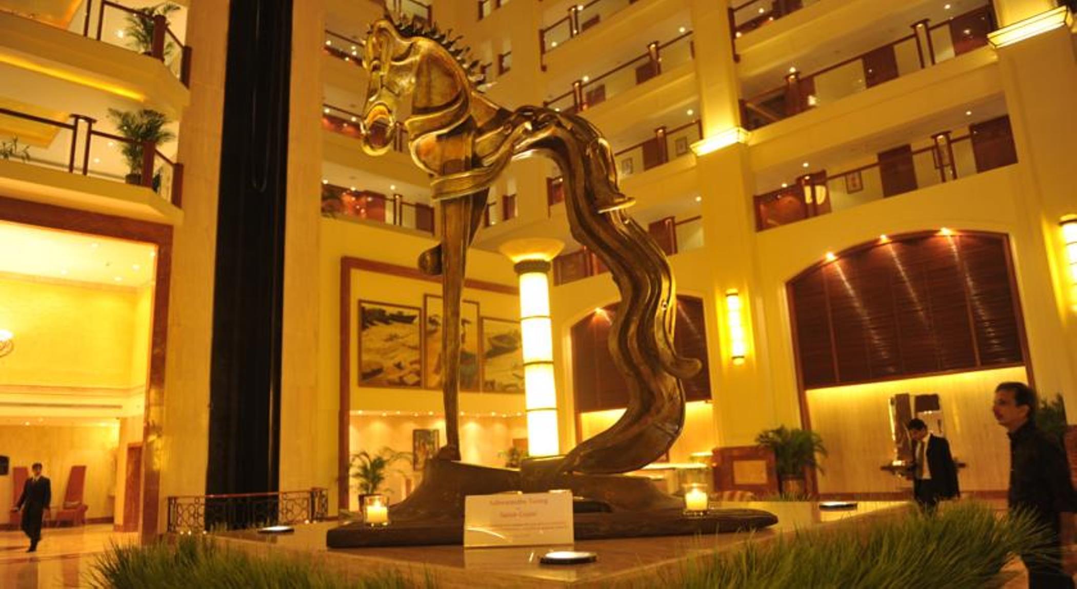 Hotel The Lalit Bombay Exterior foto The lobby of the Grand Hotel